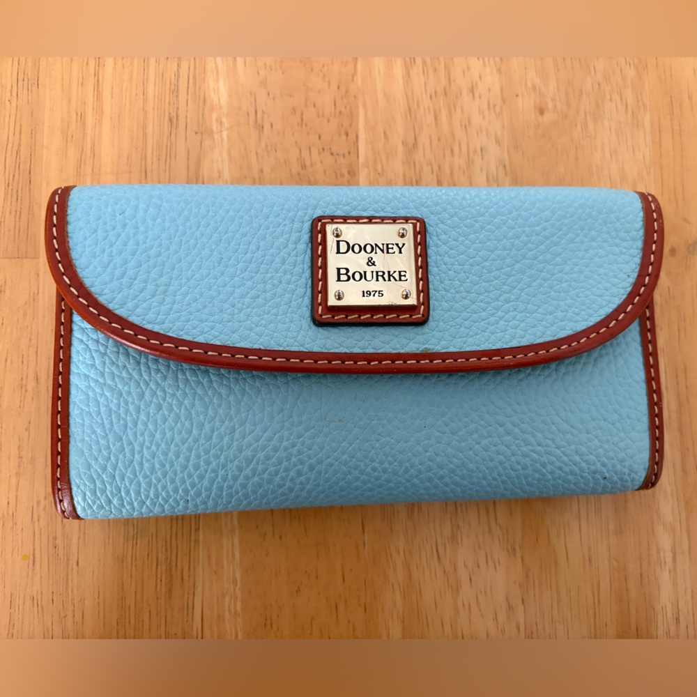 Dooney & Bourke Blue Wallet perfect condition